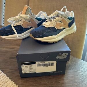 New Balance Navy and Tan Women's Sneakers madewell